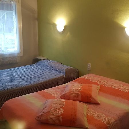 Hotel Des Voyageurs Майен Екстериор снимка