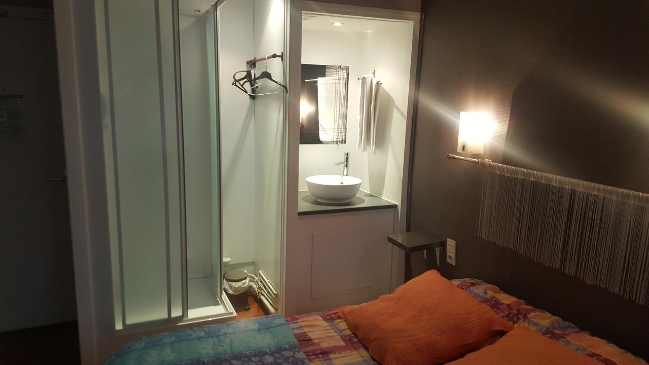 Hotel Des Voyageurs Майен Екстериор снимка